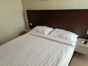 Ein Bett oder Betten in einem Zimmer der Unterkunft Hotel Centre Point Tampin