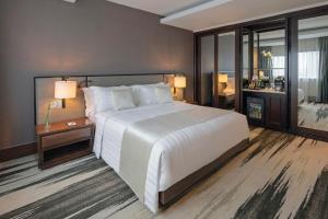 Letto o letti in una camera di Gran Melia Jakarta