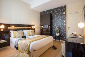 a bedroom with a large bed in a room at Hotel Carlton in Beaulieu-sur-Mer