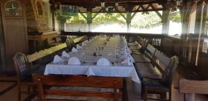 Restorāns vai citas vietas, kur ieturēt maltīti, naktsmītnē Konačište Osmica
