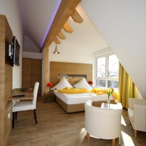 Un pat sau paturi într-o cameră la Hotel Restaurant Lindenhof