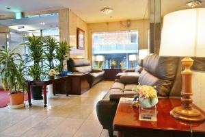 Hotel Yokosuka的休息区