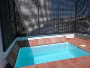 Basen w obiekcie Casas de Sevilla - Casa Sevillana Harinas26 lub w pobliżu