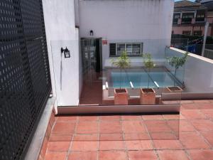 Basen w obiekcie Casas de Sevilla - Casa Sevillana Harinas26 lub w pobliżu