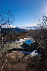 Πισίνα στο ή κοντά στο Húsafell holiday homes