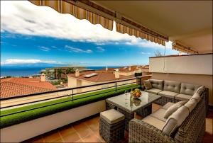 Un balcon sau o terasă la Apartment with spectacular view in Puerto Santiago