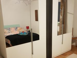 a bedroom with a closet with a bed in it at Ferienwohnung Moni in Bräunlingen