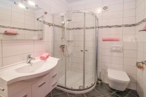 Kúpeľňa v ubytovaní Apartments Oleander + 26 fotografií