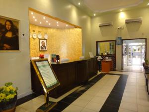 Vestibiulis arba registratūra apgyvendinimo įstaigoje Quality Hotel Juba