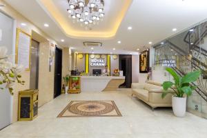 Khu vực ghế ngồi tại Royal Charm Hotel