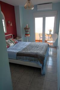 Posteľ alebo postele v izbe v ubytovaní Sea view Port Saplaya Apartments,2
