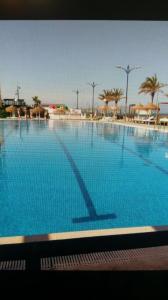 Bazén v ubytovaní Sea view Port Saplaya Apartments,2 alebo v jeho blízkosti