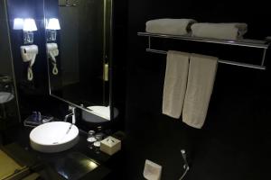 Vannituba majutusasutuses Amaroossa Cosmo Jakarta