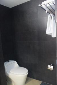 Vannituba majutusasutuses Amaroossa Cosmo Jakarta