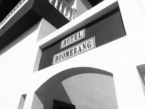 a street sign that reads loveless borrowing at Hotel Boomerang in Valverde