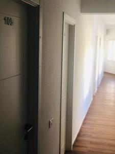 an empty room with a door and a hallway at Hotel Boomerang in Valverde