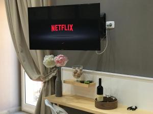 Telewizja i/lub zestaw kina domowego w obiekcie Parthenope Rooms