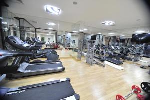 Centrul de fitness și/sau facilități de fitness de la Grand Cenas Hotel