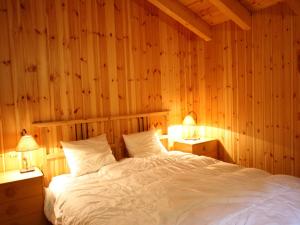 Postel nebo postele na pokoji v ubytování Chalet in Rhone Valley near Ski Lift