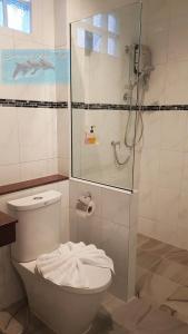 een badkamer met een toilet en een douche bij Baramate Khao Lak - SHA PLUS in Khao Lak