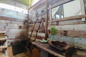 Posezení v ubytování Otentic, Eco Tent Experience