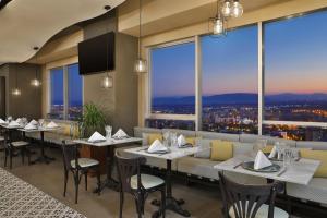 Restaurant o un lloc per menjar a Park Mall Hotel & Conference Center