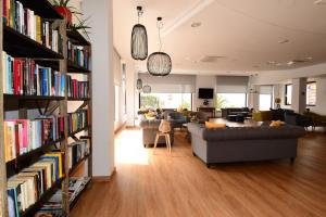 a living room filled with lots of books at Villamar Hotel in Morro del Jable