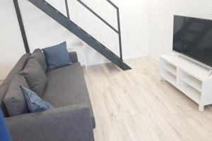 A television and/or entertainment centre at Solari7