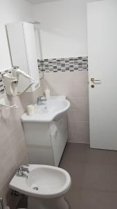 A bathroom at Solari7