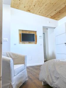A television and/or entertainment centre at Casa A'Ispenza
