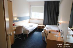 Postel nebo postele na pokoji v ubytování Economy Silesian Hotel