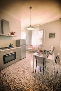 Kuchyň nebo kuchyňský kout v ubytování MADI' casa vacanze