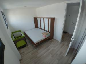 A bed or beds in a room at Luxusný apartmán s bezplatným parkovaním v objekte a self-checking