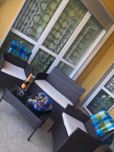 an overhead view of a patio with chairs and a table at B&B MANITO in Lavena Ponte Tresa