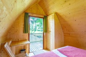 Posteľ alebo postele v izbe v ubytovaní Camping & Pension Au an der Donau