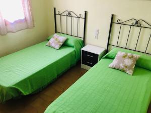 Un pat sau paturi într-o cameră la Apartamentos Vista Alegre Altamar