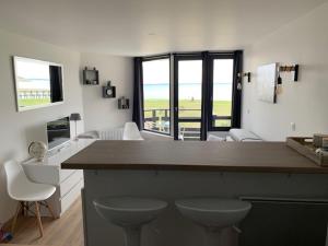 Кухня или мини-кухня в Les Marinas Port Deauville
