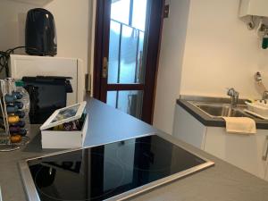 Kuchyňa alebo kuchynka v ubytovaní Kibilù - Studio Fiera Milano, vicinanze Rho, linea rossa QT8