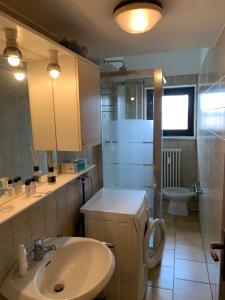Kúpeľňa v ubytovaní Kibilù - Studio Fiera Milano, vicinanze Rho, linea rossa QT8