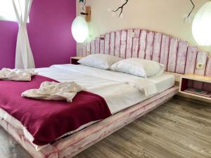 Ein Bett oder Betten in einem Zimmer der Unterkunft Guest House Adriatica by Pinch