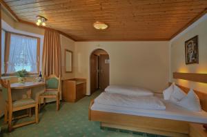 Postel nebo postele na pokoji v ubytování Hotel Bergheimat