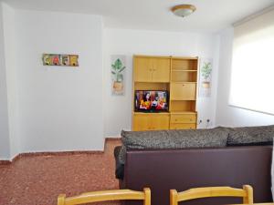 Televízia a/alebo spoločenská miestnosť v ubytovaní LAS AMERICAS DE GANDIA Residencial ( Alquiler solo Familias )