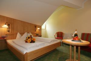Postel nebo postele na pokoji v ubytování Hotel Bergheimat