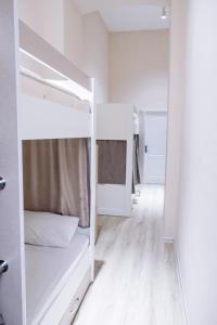 Postel nebo postele na pokoji v ubytování Travel Inn Hostel