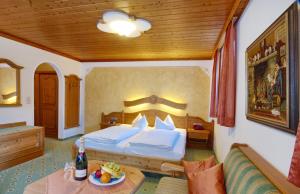 Postel nebo postele na pokoji v ubytování Hotel Bergheimat