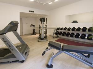 Fitness centrum a/nebo fitness zařízení v ubytování DORMERO Hotel Dessau-Roßlau