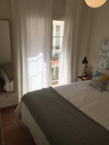 En eller flere senge i et værelse på CENTRICO APARTAMENTO 2A La Llum