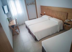 Postel nebo postele na pokoji v ubytování Hotel Abadi