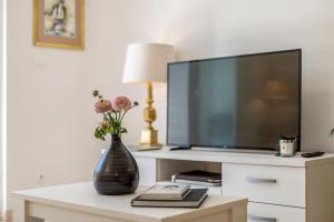 TV tai viihdekeskus majoituspaikassa Adriatic Queen Rooms & Apartments