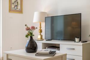 TV a/nebo společenská místnost v ubytování Adriatic Queen Rooms & Apartments